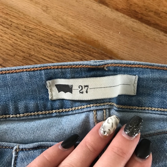 Levi skinny jeans πΈ - Picture 4 of 5